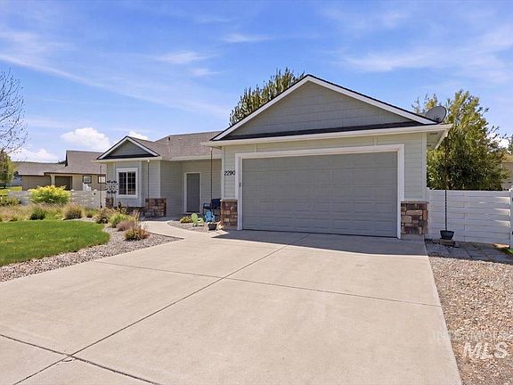 2nd image of 2290 Vista Ave