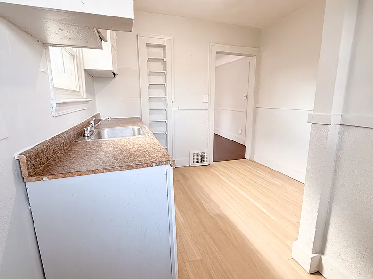 14600 Strathmoor St — Photo 6