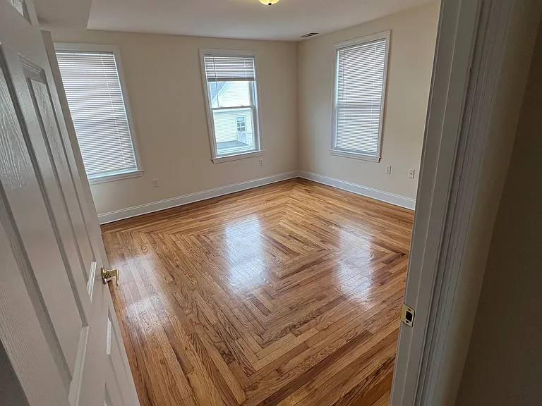 30 Chestnut St #2 — Photo 6