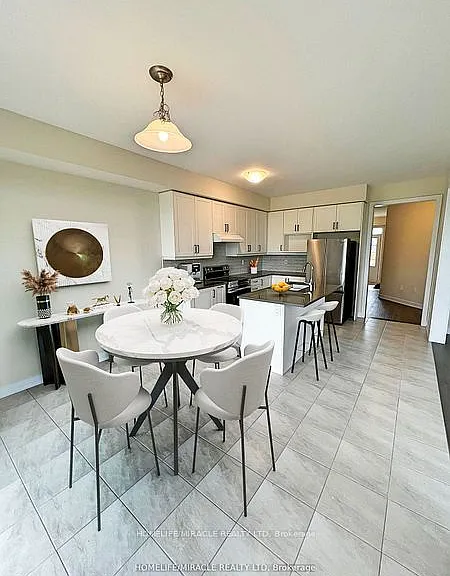 66 Aviron Cres — Photo 11