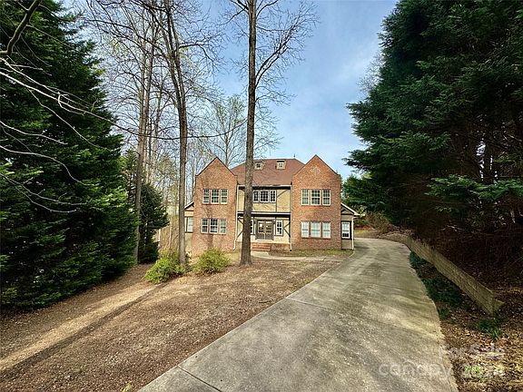 3rd image of 141 Sapphire Dr