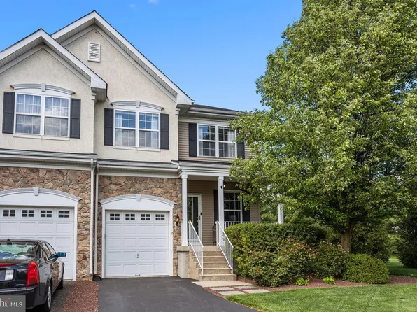 2 Valley View Dr, Morrisville, PA 19067