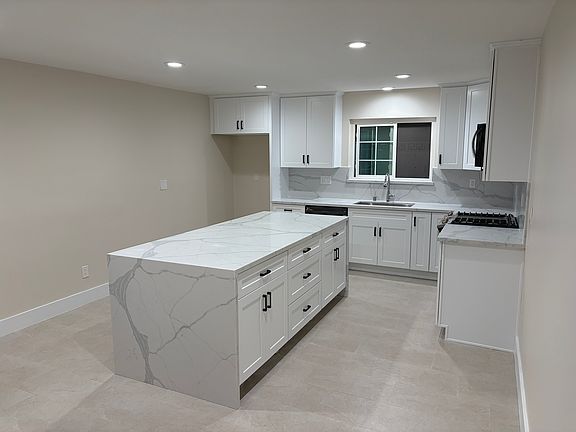 5th image of 8216 Glade Ave