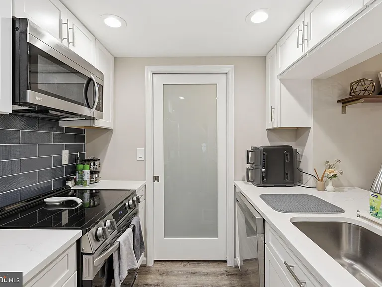 2807 S Woodrow St #B-1 — Photo 7