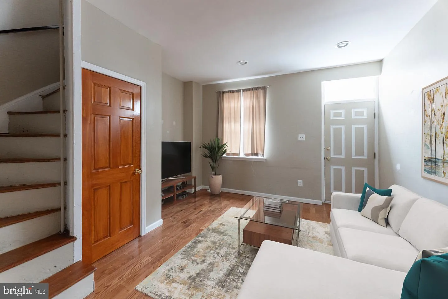 2 bed, 1.0 bath, 1030 sqft, $1,800 — Photo 2