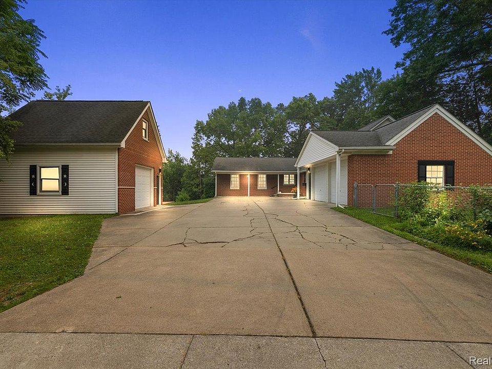 1st image of 869 Central Dr