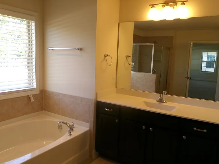 1419 Sawyer Ave — Photo 28
