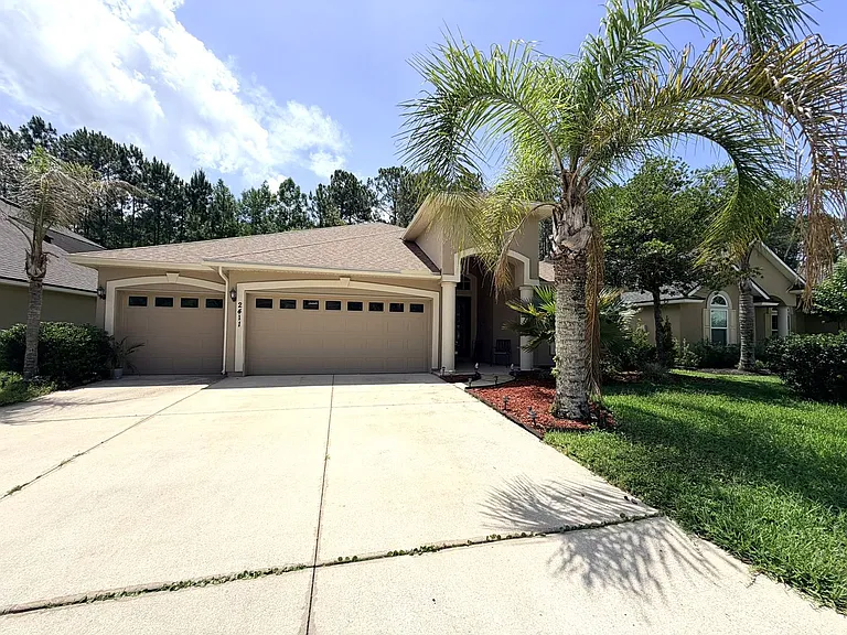 2411 Golfview Dr — Photo 1
