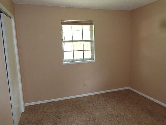 4th image of 1010 Geneva St