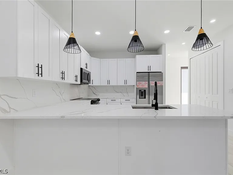 3629 SW Santa Barbara Pl — Photo 6