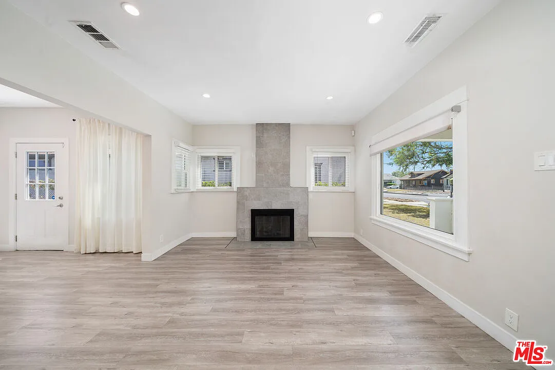 3 bed, 2.0 bath, 1502 sqft, $4,500 — Photo 3
