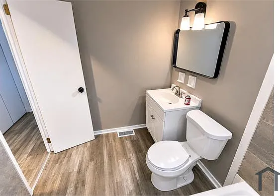 4511 N Kenmore Rd — Photo 5