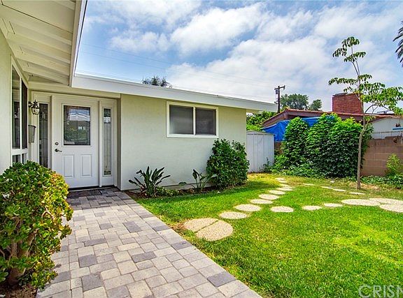 3rd image of 7824 Capistrano Ave