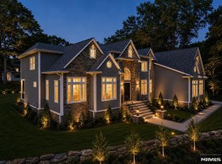 249 Terrace Rd, Franklin Lakes, NJ 07417