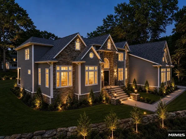 249 Terrace Rd, Franklin Lakes, NJ 07417