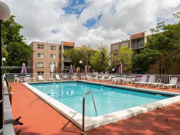 8501 NW 8th St APT 206, Miami, FL 33126