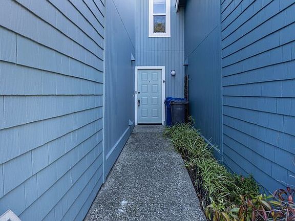 2nd image of 6101 Chateau Ct