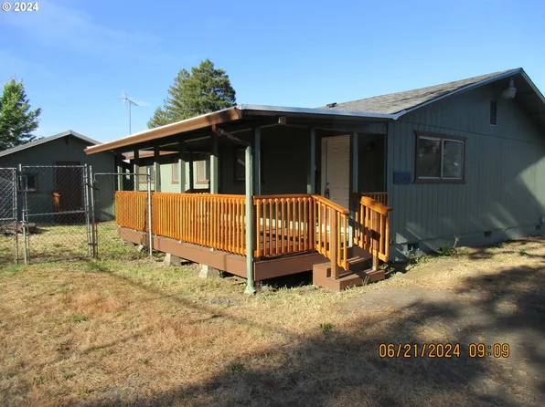 4557 Ridenour St, Roseburg, OR 97470