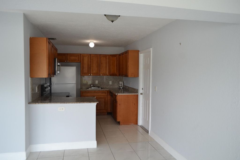 608 NW 20th Court, photo 4