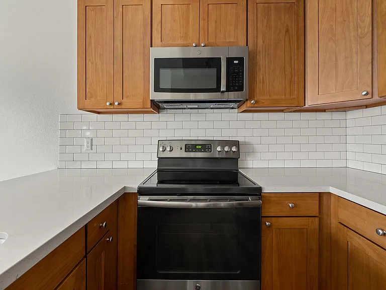 Sunset Shores Apartments — Photo 7