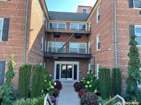 111 S Centre Avenue #1VV, Rockville Centre, NY 11570
