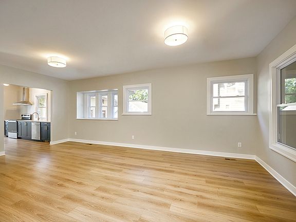 4th image of 1708 Brook Ave SE