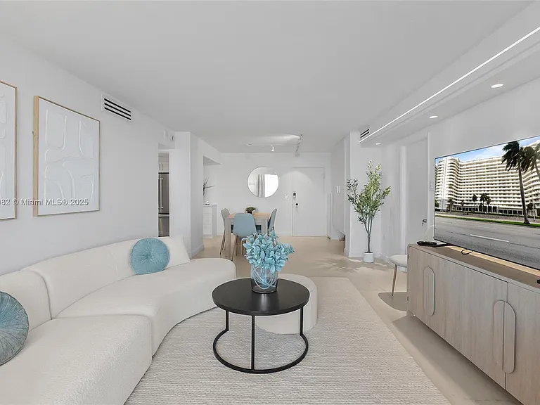 5555 Collins Ave #6L — Photo 18