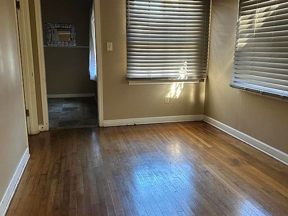 2nd image of 602 Cherokee Rd