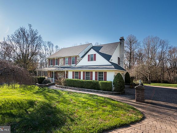 5th image of 330 Clearfield Dr