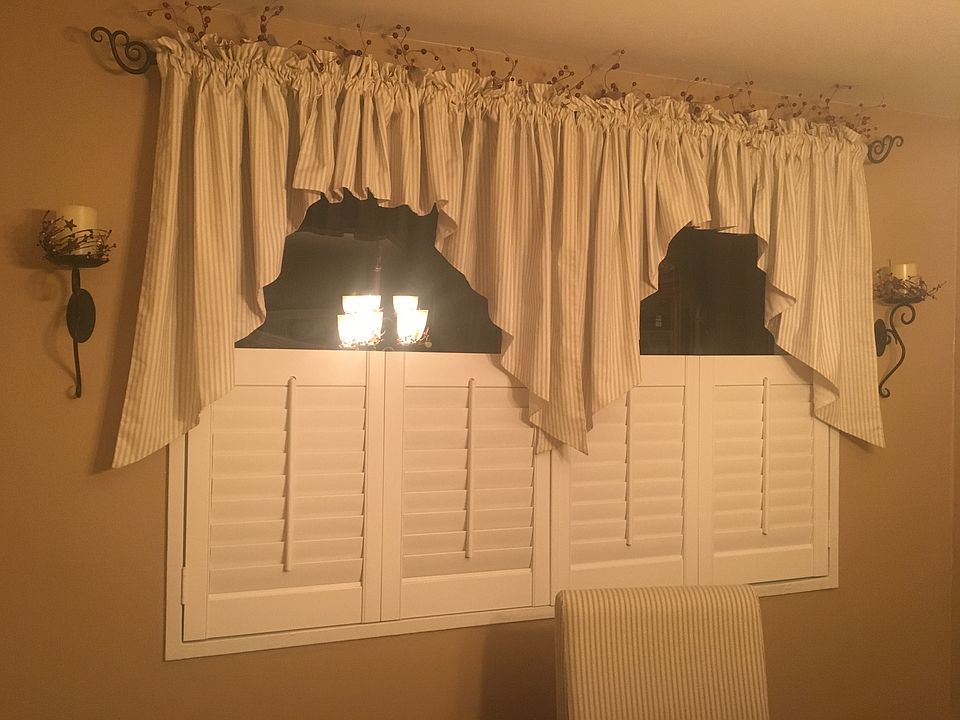 2nd image of 921 Foxwood Ln
