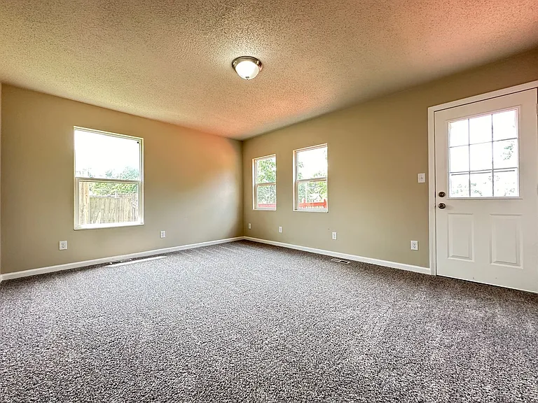 204 E Leland Ave — Photo 13