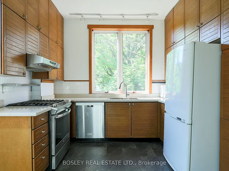 12 Meredith Cres #UPPER — Photo 29