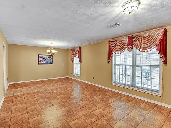 5th image of 1001 Lindenwood Dr