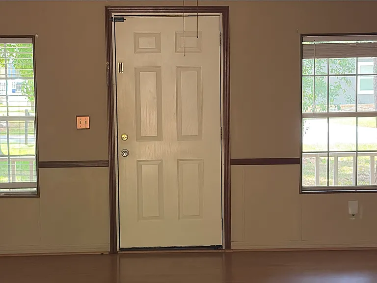 7922 Willowick Dr — Photo 4