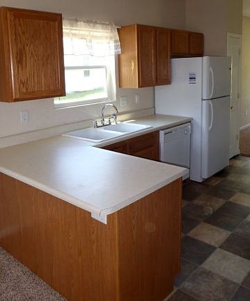 5th image of 920 S Larkspur Ln