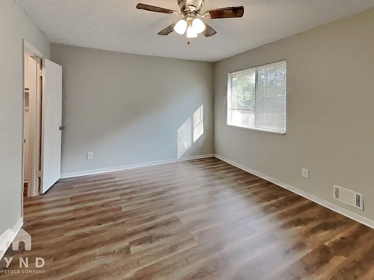 785 Edenton Ct — Photo 11