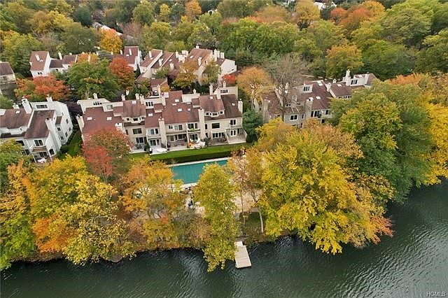 1st image of 23 Waterside Close
