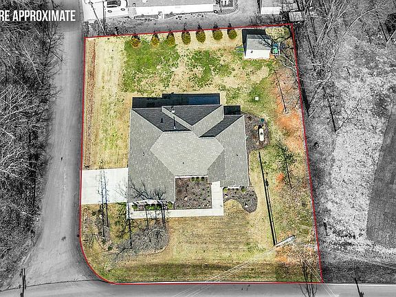 4th image of 216 Kinross Dr