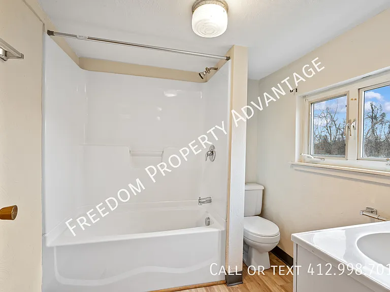 2047 Redrose Ave #2 — Photo 9