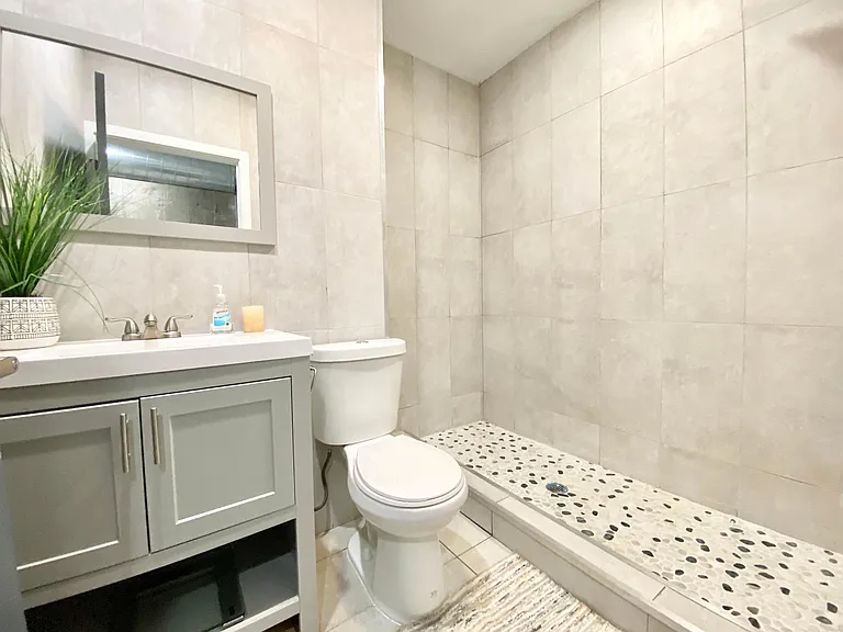 1233 N Franklin St #1 — Photo 8