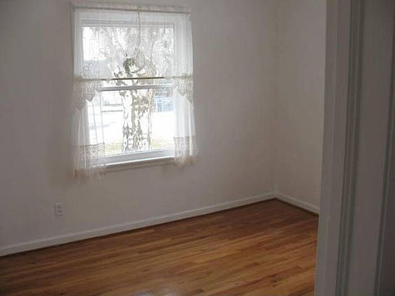 5th image of 2104 W Knox Ct