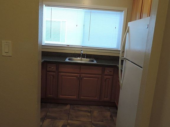 4th image of 475 Redwood Ave APT 18