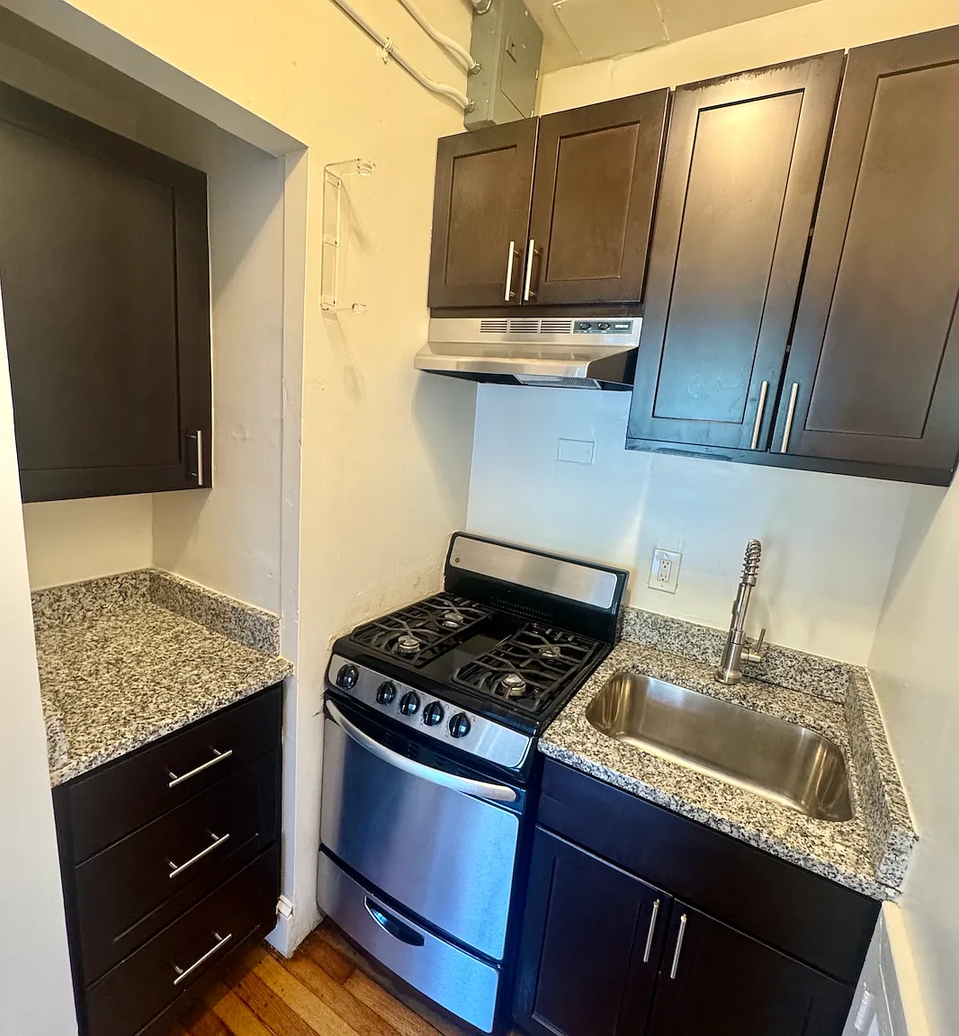 1 bed, 600 sqft, $1,200 — Photo 2