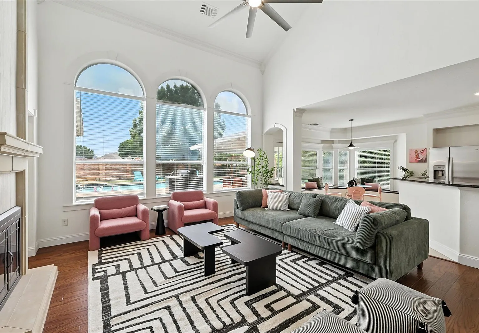 6 bed, 2.5 bath, 3229 sqft, $7,500 — Photo 2