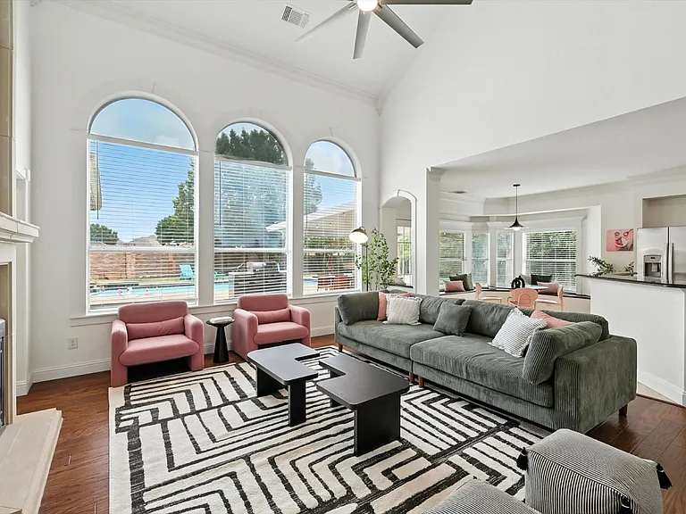 5795 Brighton Ct — Photo 2