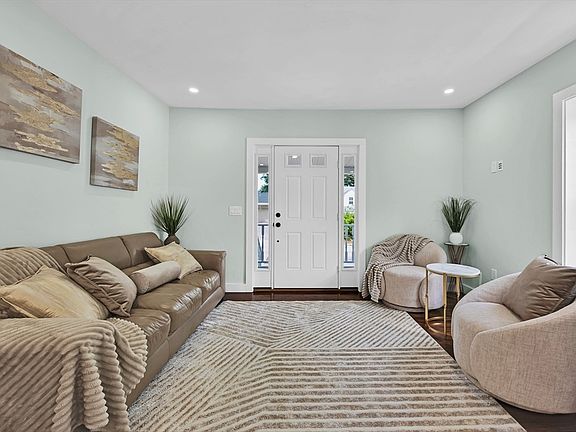 3rd image of 58 Lindell Ave