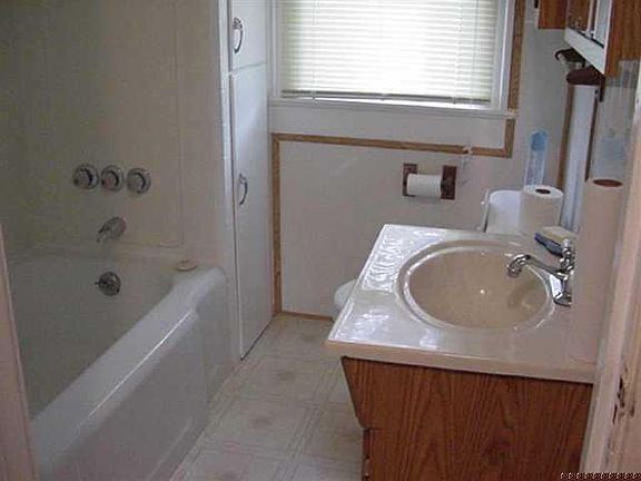 5th image of 4934 E University Ave