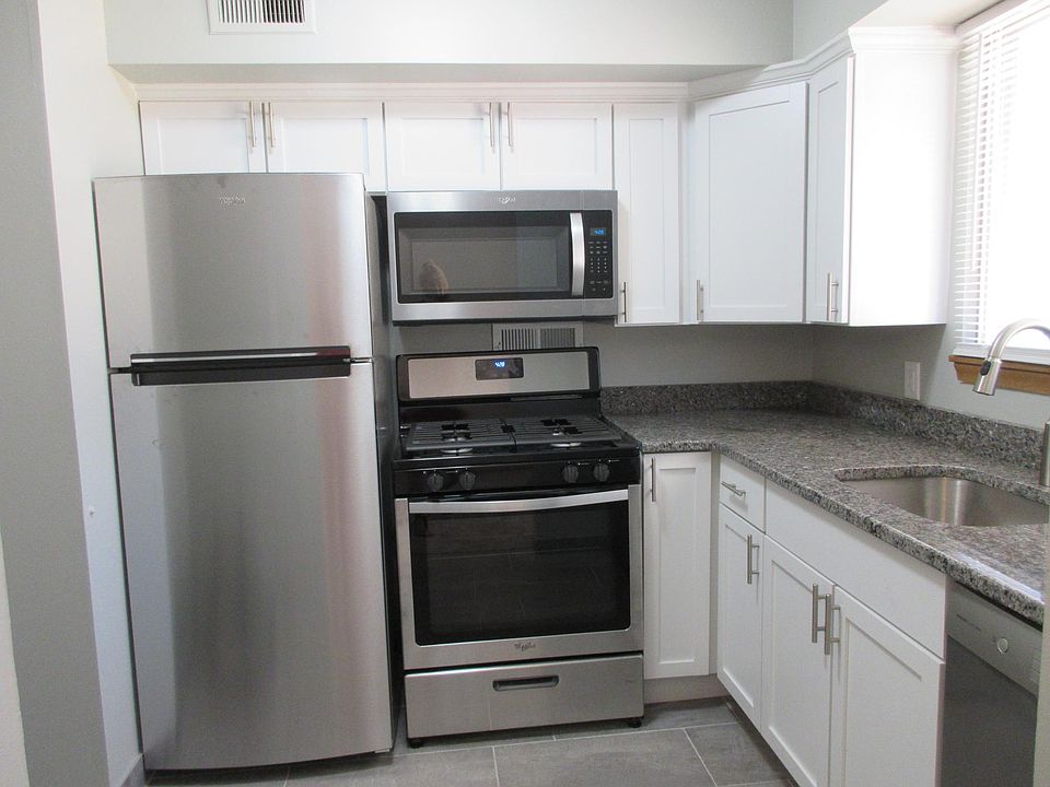 1st image of 4729 California St #9