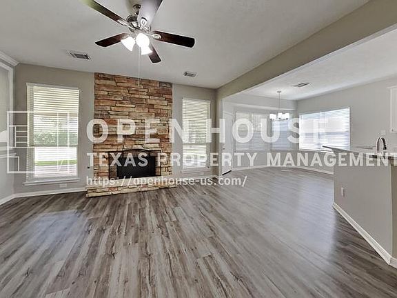 3rd image of 1906 Crescent Oak Dr