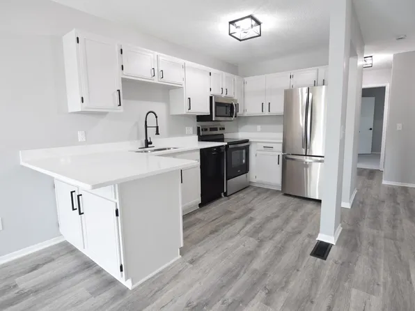 831 Evergreen Cir, Burnsville, MN 55337